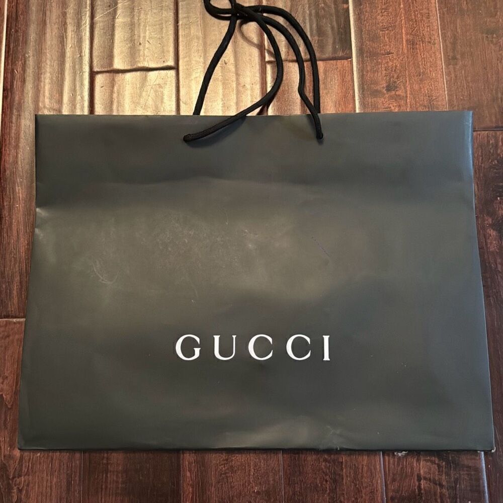 Gucci shopping bag size large‎